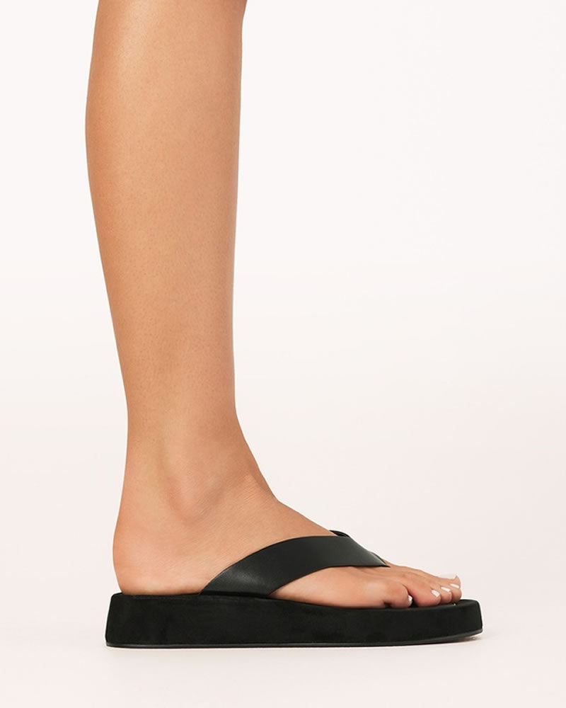 Billini Yamira Chunky Thongs Black