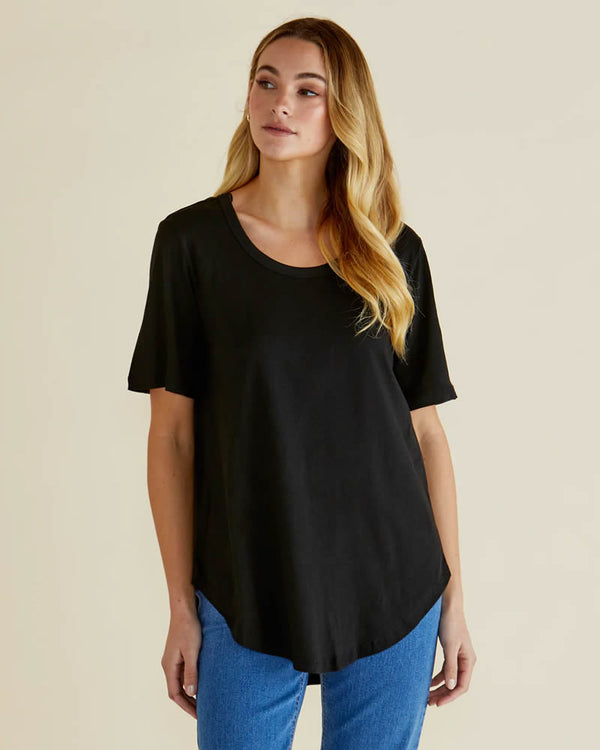  Betty Basics Ariana T-Shirt